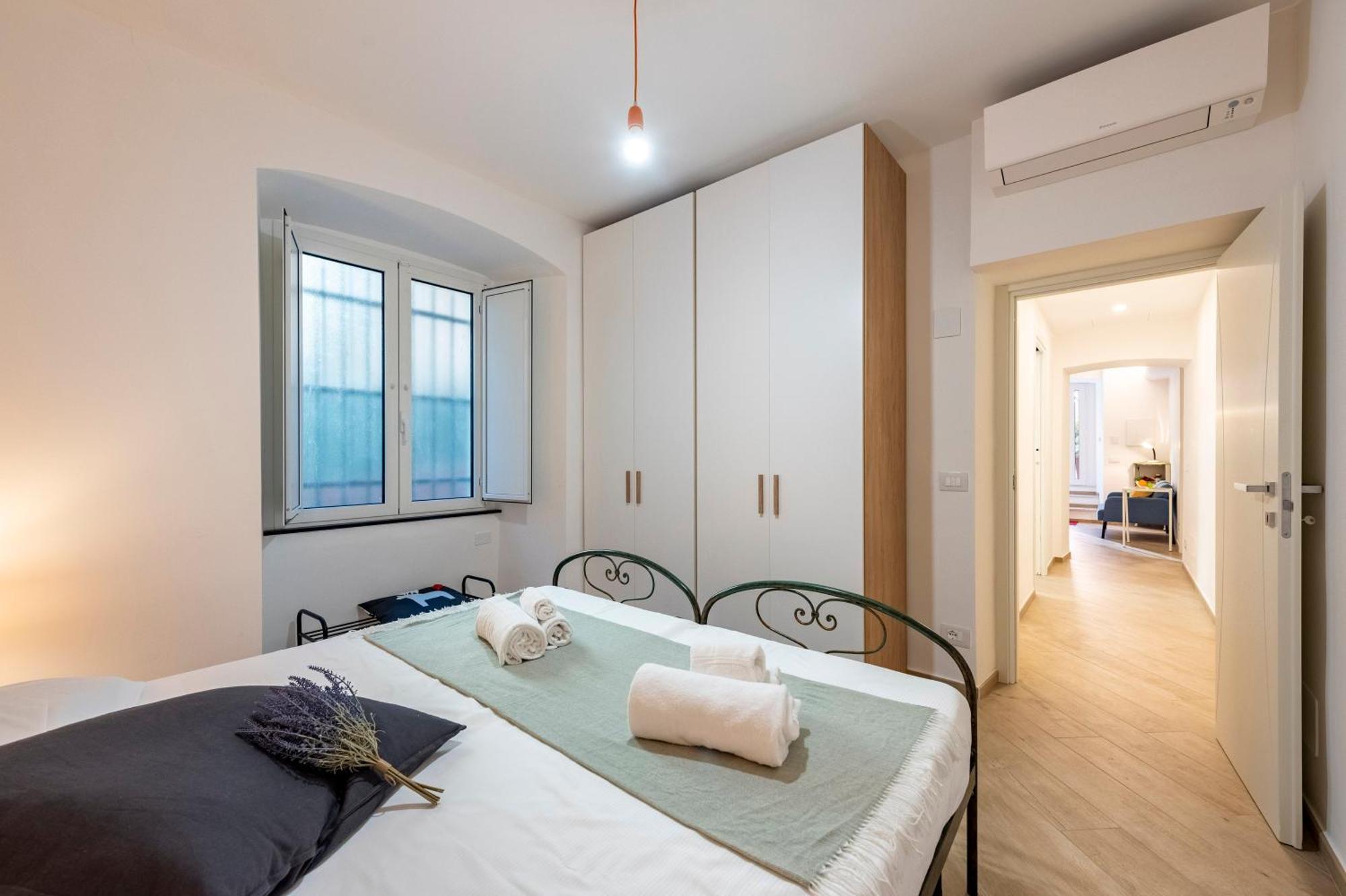 Flat In - Happy * Genua